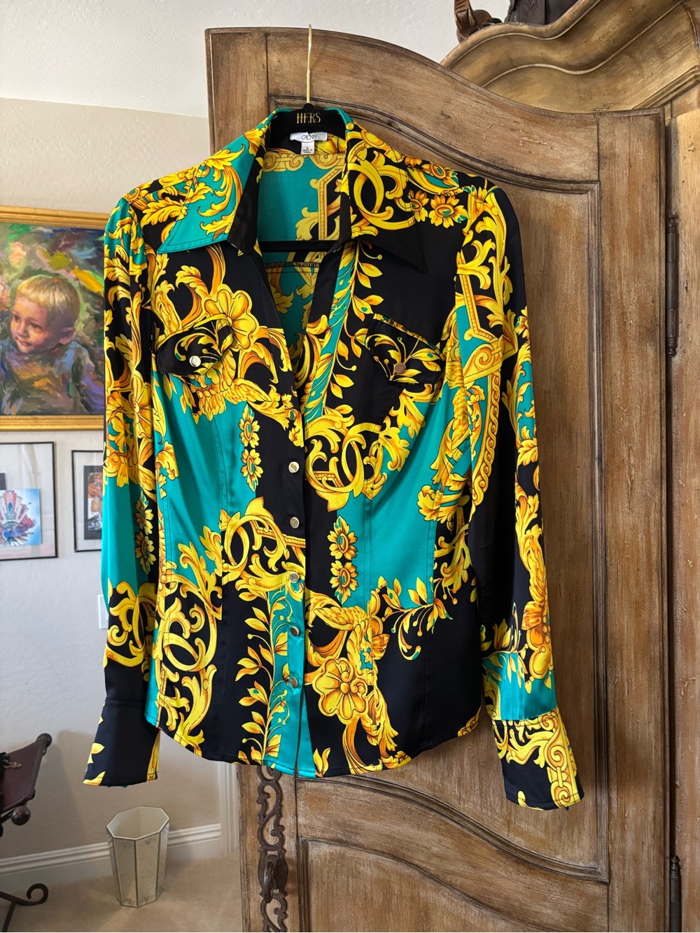 Cache baroque inspired silk blouce size L.